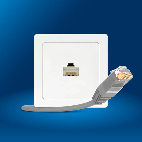Ethernet-Anschlussdose mit Kabel, ideal für schnelle Internetverbindung und Netzwerkinstallation.